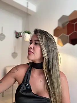 Emilia_Bakerr - Emi, how cute in black