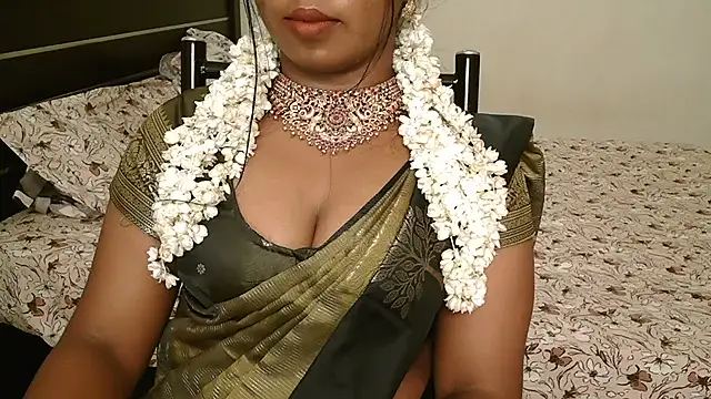 Dhiyapink - nude show