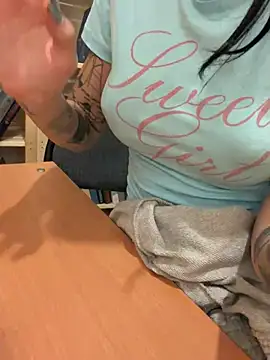 Melissa_crazy - hang pantie on mirror 😳