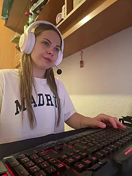 VicksyWoods - Naked