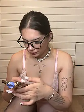 Lora_meow - bugyi le/panties off 🍑