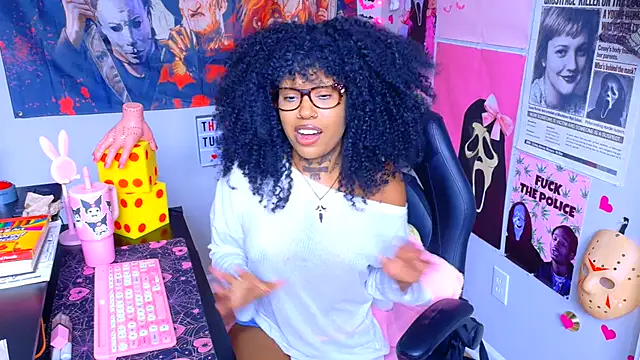 Spookiebaddie - get me naked!😇 + oil