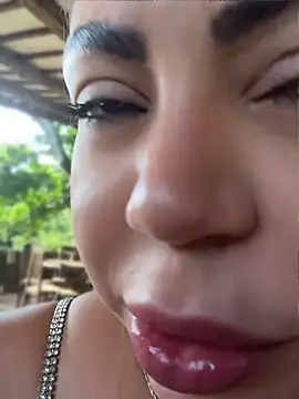 LariiHotWife - Masturbar peladinha 🔥🔥