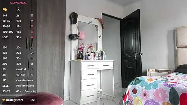 Skinny_milky - 3 fingers up the ass