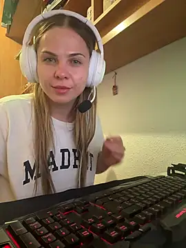 VicksyWoods - Naked