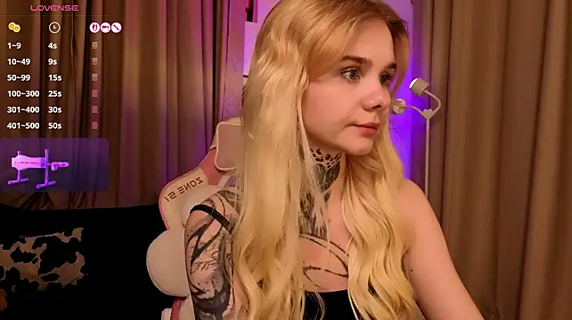 Britney_Lynch - show boobs