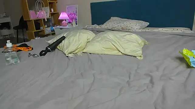 BritneyLix - anal plug