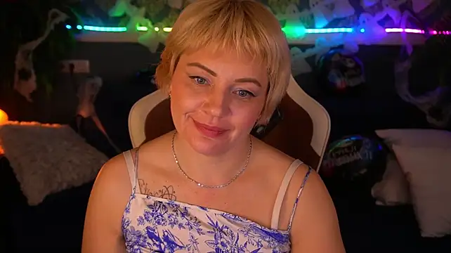 AmaraNights - Ass and breast show