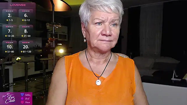 Roxana_brooks - show boobs and wiggle