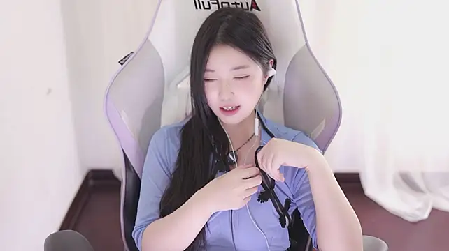 Kitty_baby77 - 完成任务 内裤含嘴里M腿5分钟 最后一个完成的控制黑牛5分钟