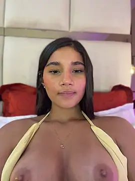 AlessiaVallmont - Buttplug on doggystyle clit play