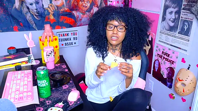 Spookiebaddie - get me naked!😇 + oil