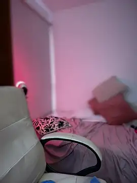 Horny_roomiess - naked + fingering