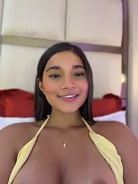 AlessiaVallmont - Buttplug on doggystyle clit play