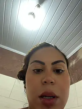 LariiHotWife - Ficar sem calcinha no público 🔥🔥
