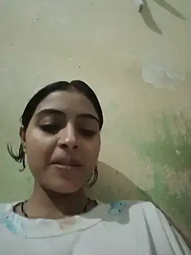Nandundi - Show pussy in public