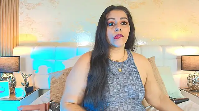 SexxyPamela - TITY PLAY + ZOOM TITS 👅🥵