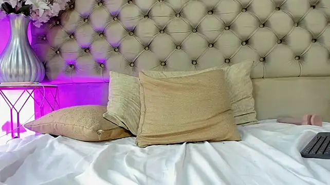 LucyClem - Suck Fingers 🍒