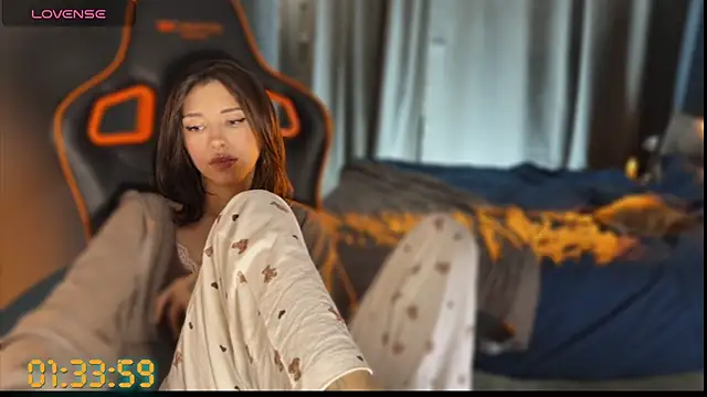 Bastet - flash tits