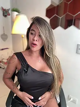 Emilia_Bakerr - Emi, how cute in black