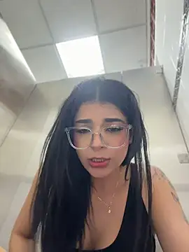 ArieliciousXXX - SQUIRT IN PUBLIC HALL PRINCESS 😈💦💦