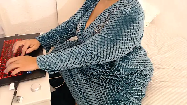Alejandraxxz - J'ENLEVE MA GANDOURA quelques min !!!!