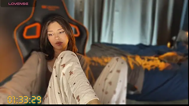 Bastet - flash tits