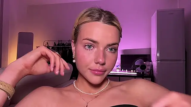ChristelDuncombe - topless photo in PM (Last tip)