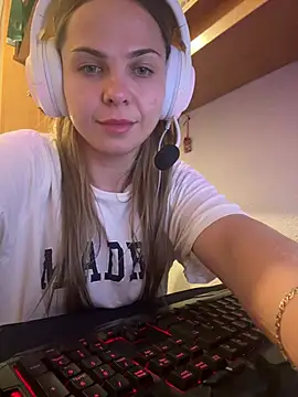 VicksyWoods - Naked