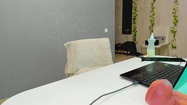 Yesss_Lilith - Who`s gonna be my boy toy?
