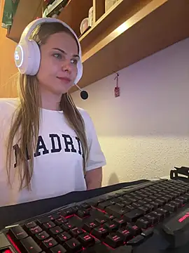 VicksyWoods - Naked