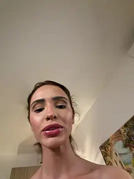 GoddessVeenus - wet finger in the pussy, close-up shot