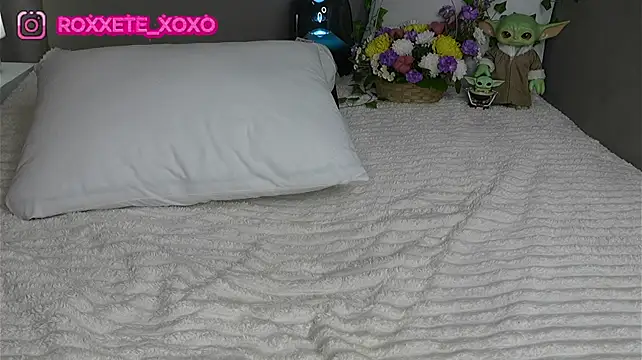 ShineRox - massage my tits w/ water