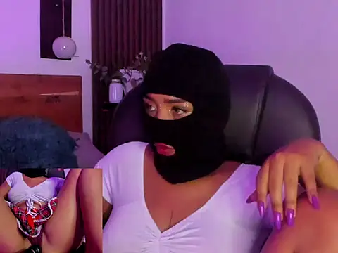 Mia_roose_02