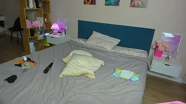 BritneyLix - anal plug