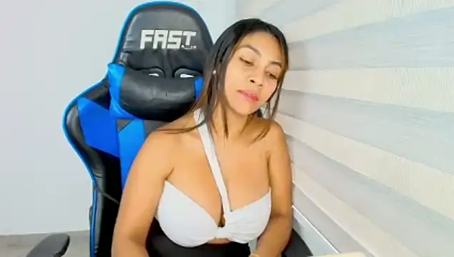 Sophiax-x - stripping and dancing naked, squirting
