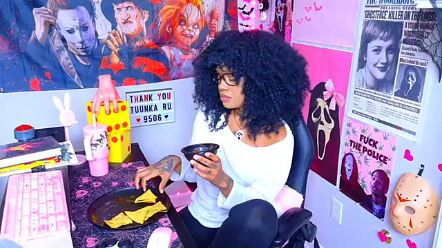 Spookiebaddie - get me naked!😇 + oil
