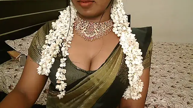Dhiyapink - nude show