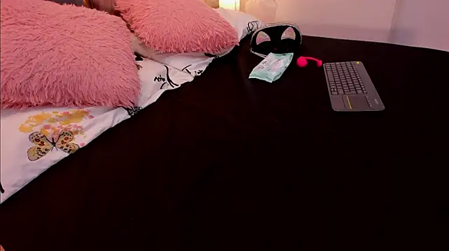 Charlotte_Ice1 - ZOOM OT - OPEN ASS
