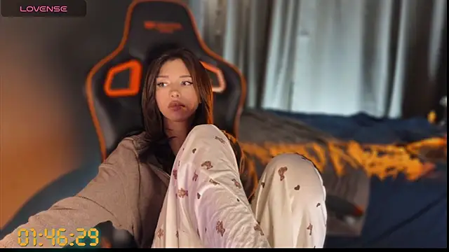 Bastet - flash tits