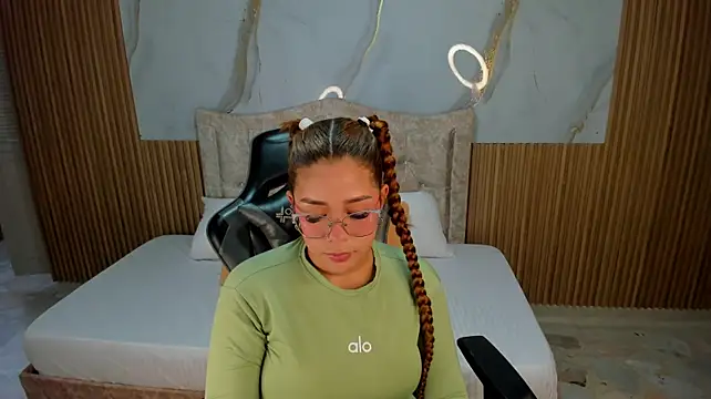 Mia_18v - TOPLES + NIPPLES CLAMPS +SLAP BOOBS