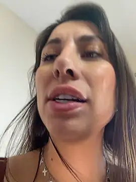 Carolini09 - Plug no cuzinho