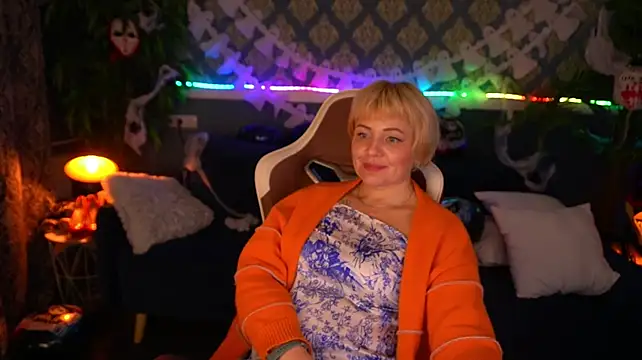 AmaraNights - Ass and breast show