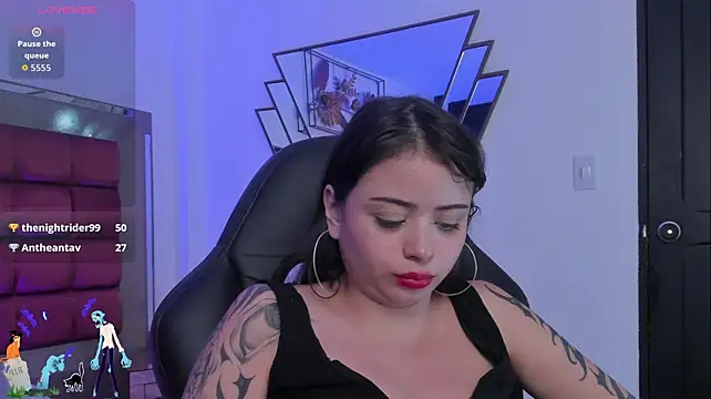 SaskiaGrendel - Explicit face sitting