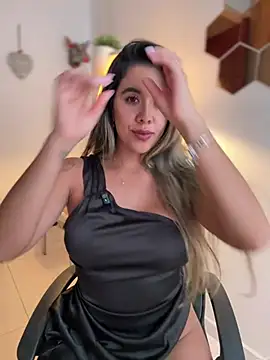 Emilia_Bakerr - Oil on tits