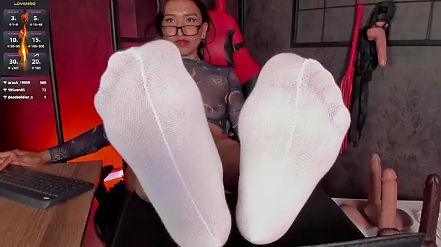 Roxxy_white - suck toes x 1 min (zoooom)🥵