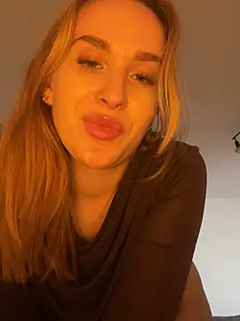 ChiaraVelvet - 10 slaps on my ass🍑