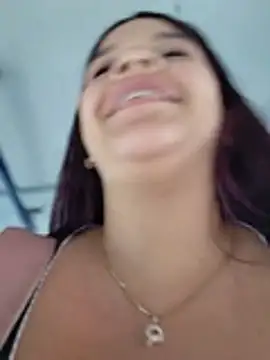 Layla-daring - Squirt on the bus "I'm so hot"
