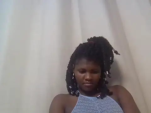 Smallprettygal - show pussy