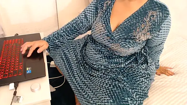 Alejandraxxz - J'ENLEVE MA GANDOURA quelques min !!!!